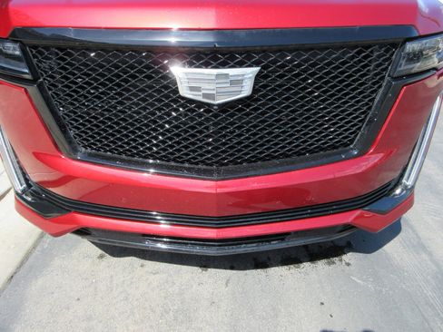 Used 2023 Cadillac Escalade Sport w/ LPO, ONYX Package image 16