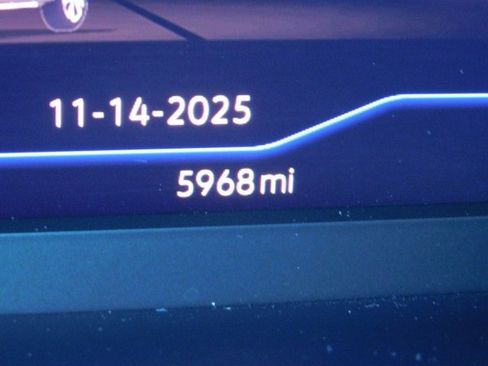 Used 2024 Volkswagen Taos SEL image 30