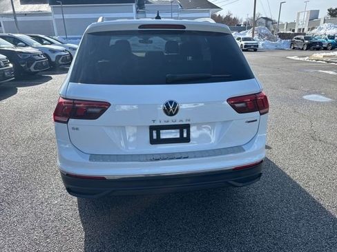 Certified 2024 Volkswagen Tiguan SE w/ Panoramic Sunroof Package image 8