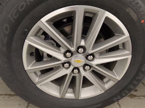 Used 2023 Chevrolet Traverse LT FWD image 31