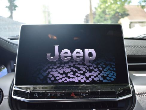Used 2025 Jeep Compass Limited AWD/4WD image 16