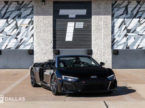 Used 2021 Audi R8 V10 w/ Premium Package image 1