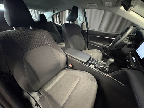 Used 2025 Toyota Camry LE FWD image 37