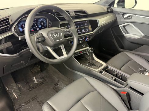 Used 2025 Audi Q3 2.0T Premium w/ Convenience Package AWD/4WD image 4
