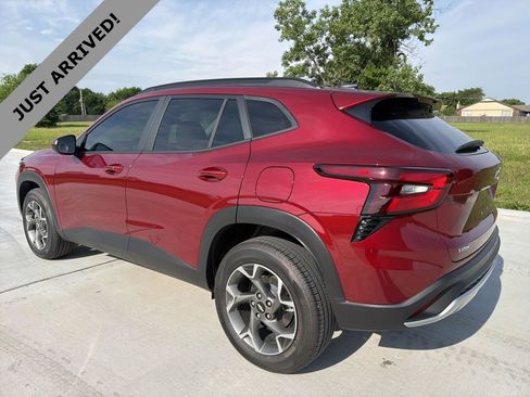 Used 2025 Chevrolet Trax LT w/ Driver Confidence Package FWD image 8