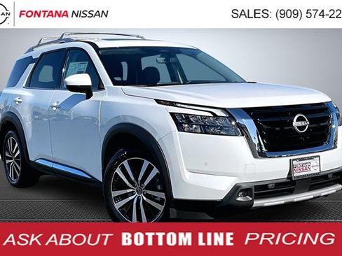 New 2025 Nissan Pathfinder Platinum image 1