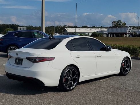 Used 2024 Alfa Romeo Giulia Veloce image 4