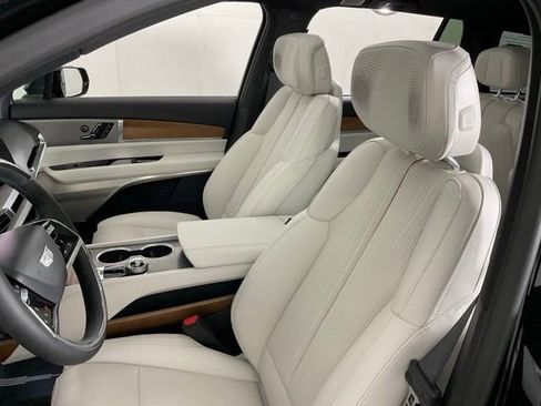 New 2026 Cadillac Vistiq Premium Luxury w/ LPO, Floor Liner Package AWD/4WD image 26