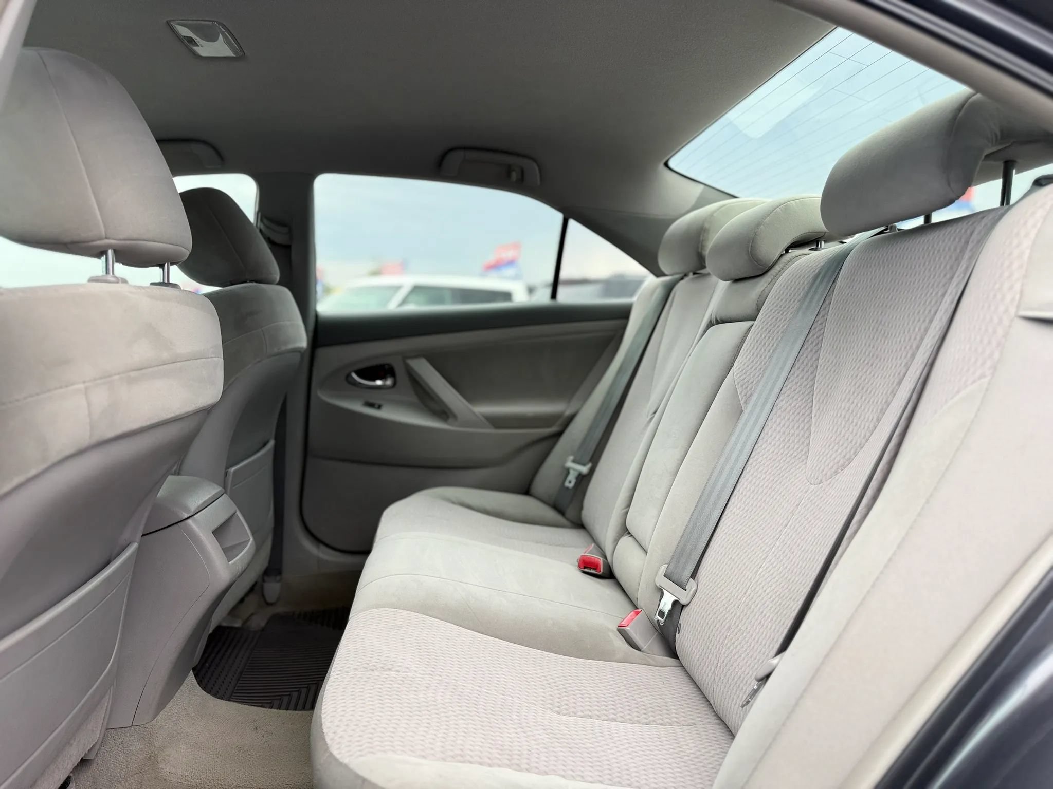 Used 2010 Toyota Camry LE FWD image 23