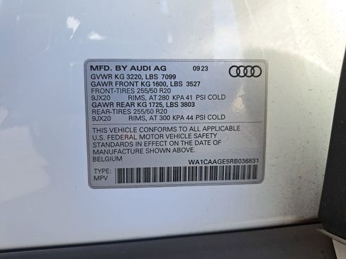 Used 2024 Audi Q8 e-tron Premium Plus image 11