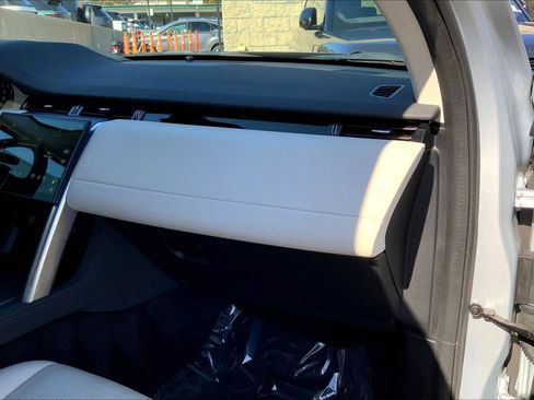 Used 2024 Land Rover Discovery Sport S image 18