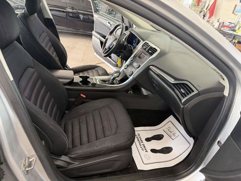 Used 2014 Ford Fusion SE w/ Equipment Group 201A FWD image 21