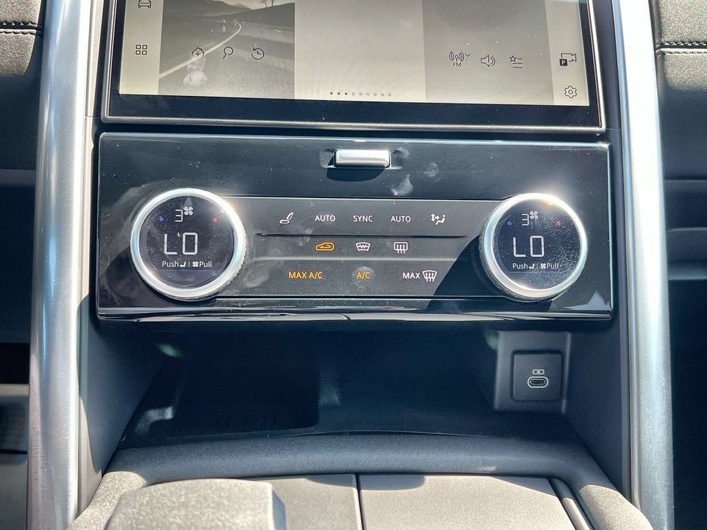 Used 2025 Land Rover Discovery S AWD/4WD image 27