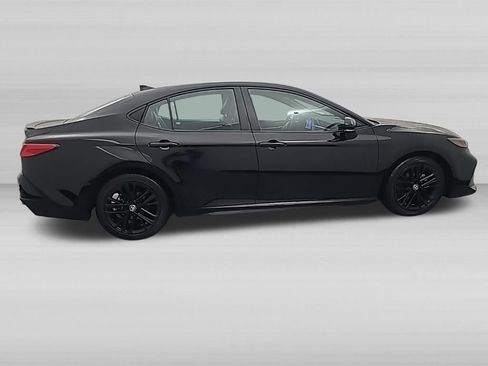 Used 2025 Toyota Camry SE FWD image 3