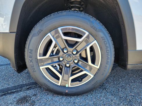 New 2026 Jeep Cherokee Laredo image 14