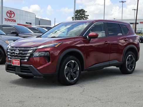 Used 2025 Nissan Rogue SV AWD/4WD image 3