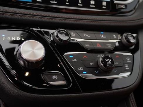 New 2026 Chrysler Pacifica Pinnacle FWD image 27
