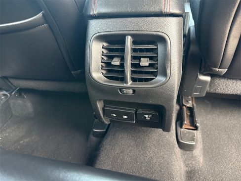 Used 2019 Jeep Cherokee Trailhawk image 16