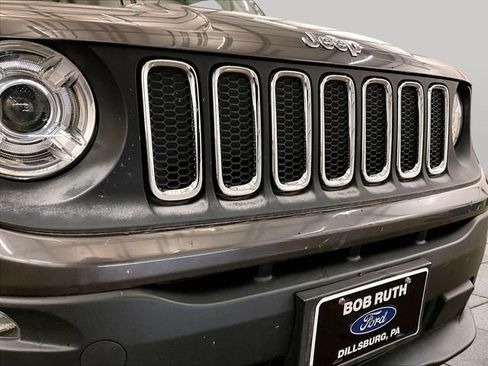 Used 2018 Jeep Renegade Latitude w/ UConnect 8.4 Nav Group AWD/4WD image 29