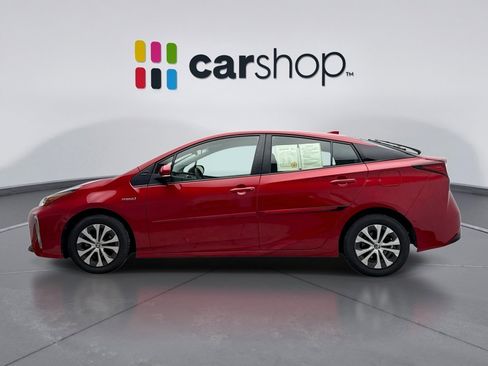 Used 2022 Toyota Prius LE image 2