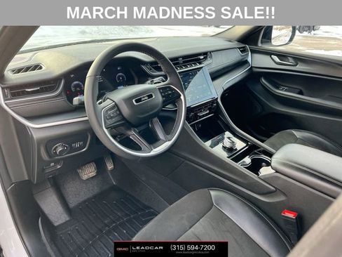 Used 2023 Jeep Grand Cherokee L Laredo image 11