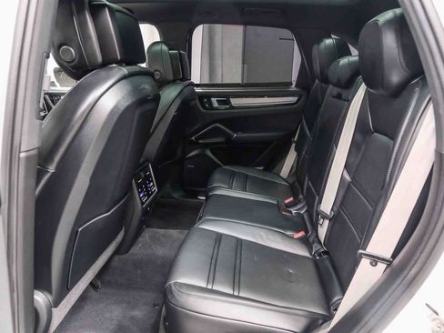 Used 2022 Porsche Cayenne Platinum Edition image 17