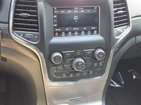 Used 2021 Jeep Grand Cherokee Laredo w/ Security & Convenience Group AWD/4WD image 33