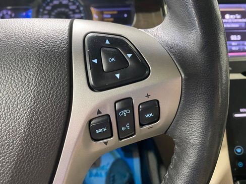Used 2013 Ford Taurus Limited FWD image 22