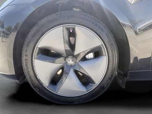 Used 2018 Tesla Model 3 Long Range image 19