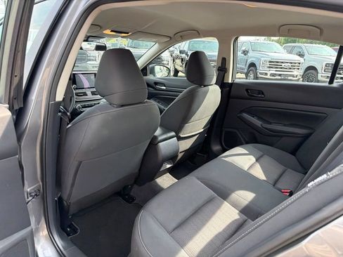 Used 2025 Nissan Altima 2.5 SV FWD image 15
