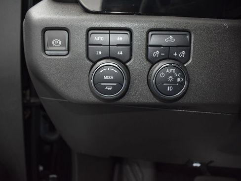 Used 2022 Chevrolet Silverado 1500 LT Trail Boss image 14