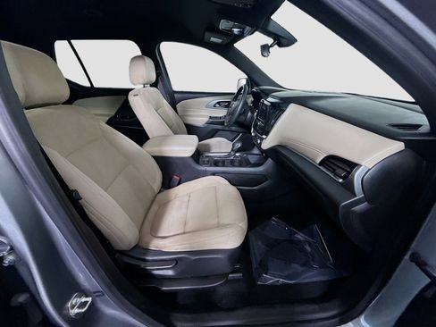 Used 2023 Chevrolet Traverse LS image 29