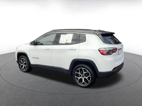 Used 2025 Jeep Compass Limited image 10