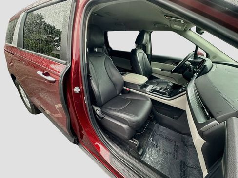 Used 2024 Kia Carnival LX FWD image 27