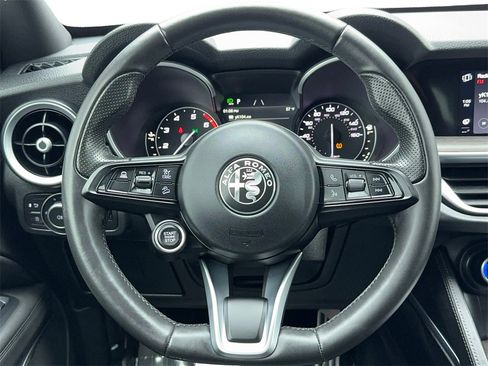 Used 2022 Alfa Romeo Stelvio Ti image 17