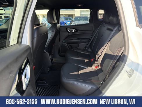 Used 2025 Jeep Compass Trailhawk AWD/4WD image 23