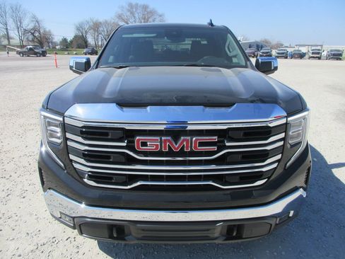 New 2026 GMC Sierra 1500 SLT image 11
