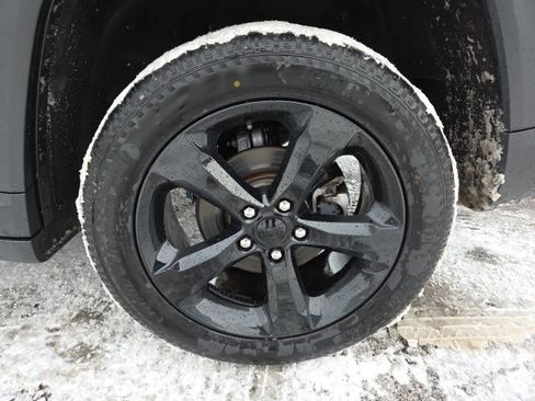 Used 2023 Jeep Grand Cherokee Altitude image 60