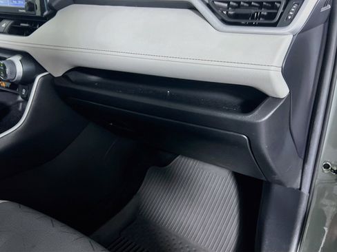 Used 2021 Toyota RAV4 XLE FWD image 34