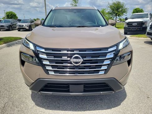 Used 2024 Nissan Rogue SV w/ SV Premium Package FWD image 8