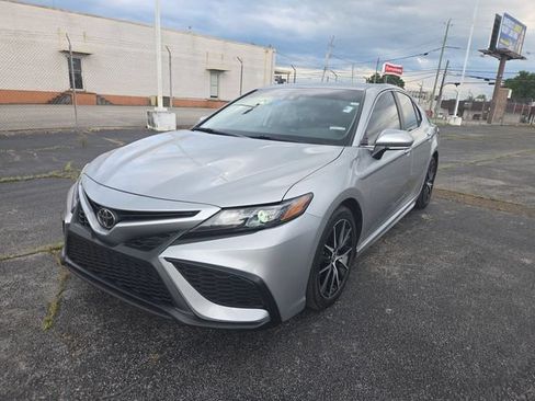Used 2023 Toyota Camry SE FWD image 1