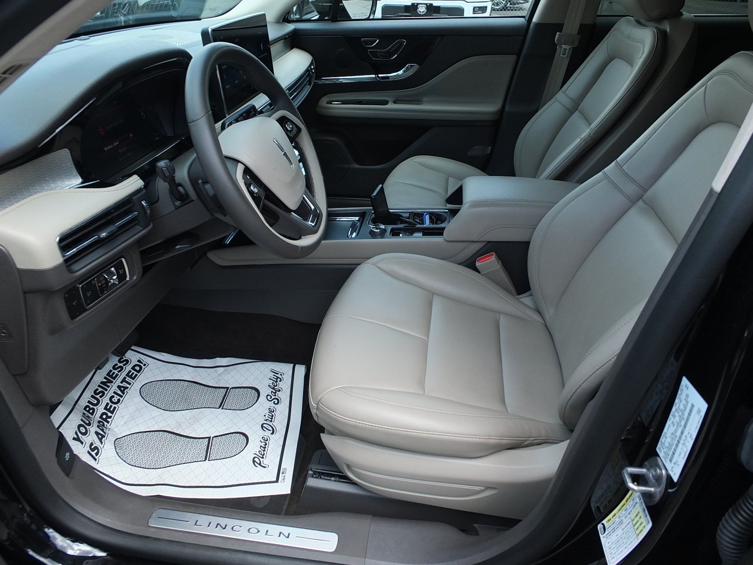 Used 2023 Lincoln Corsair FWD image 11
