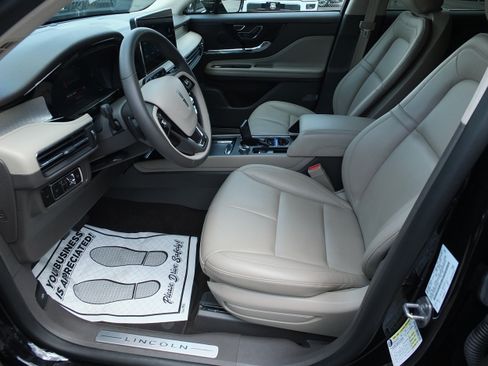 Used 2023 Lincoln Corsair FWD image 11