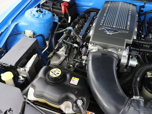 Used 2010 Ford Mustang GT Premium RWD image 17