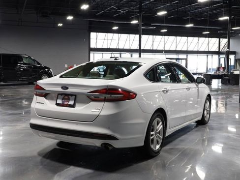 Used 2018 Ford Fusion SE w/ Fusion SE Technology Package FWD image 7