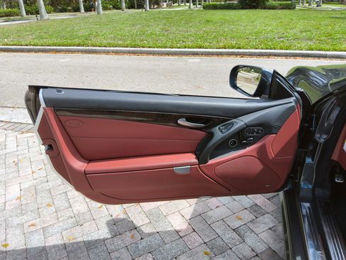 Used 2009 Mercedes-Benz SL 550 image 21