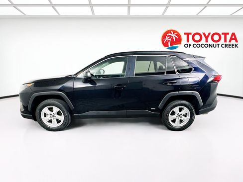 Used 2020 Toyota RAV4 LE w/ Carpet Mat Package AWD/4WD image 6