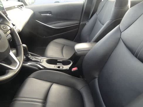 Used 2025 Toyota Corolla XLE FWD image 7