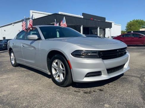 Used 2021 Dodge Charger SXT w/ Leather Interior Group RWD image 3