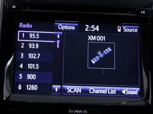 Used 2017 Toyota Camry XLE w/ Moonroof Package image 31